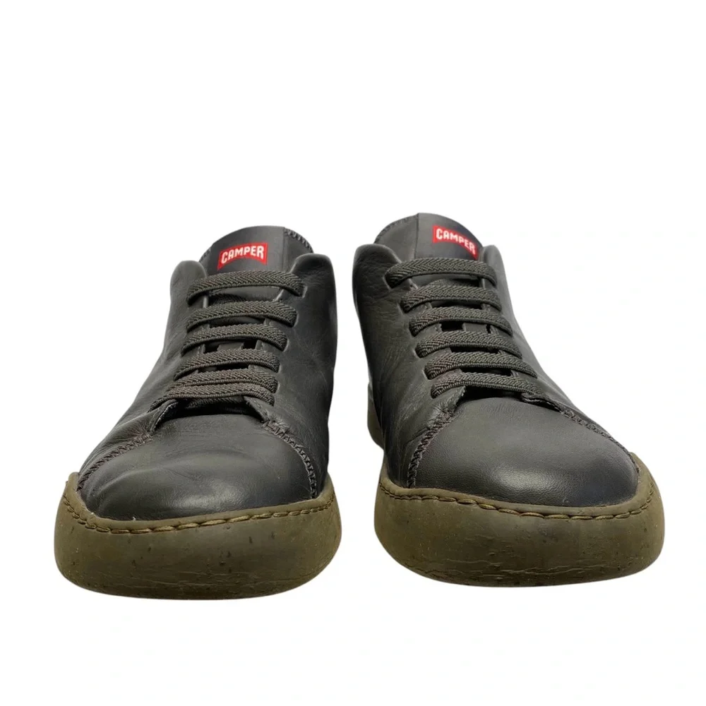 Camper these gray